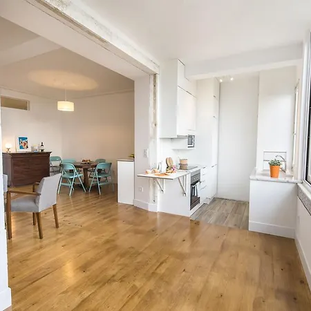 Διαμέρισμα Lovelystay Luminous Flat W River View